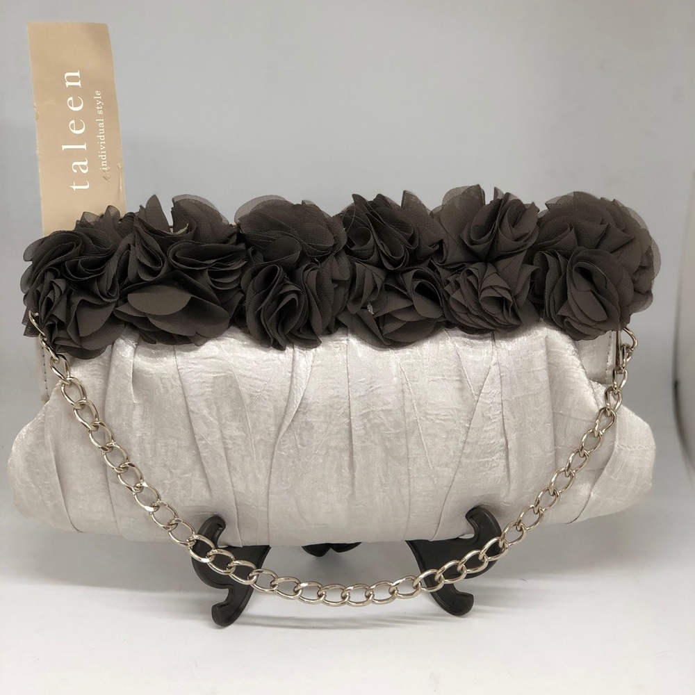 TALEEN💥NWT💥SILVER/BLACK FABRIC CLUTCH